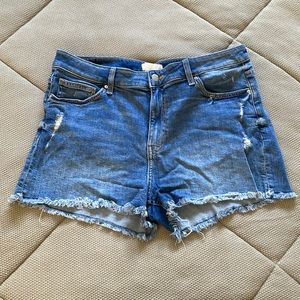 🔮3/$24 SALE🔮 H&M Size 14 Distressed Hem Denim Jean Shorts